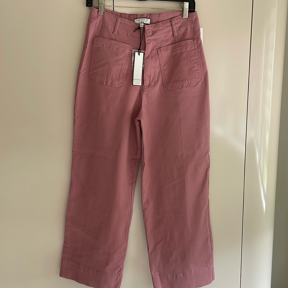 NWT BAGATELLE rose colored cropped wide leg pant. Size 6